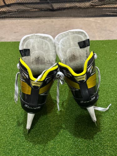 Bauer Supreme 3S Hockey Goalie Skates Size 2.5 (Used)