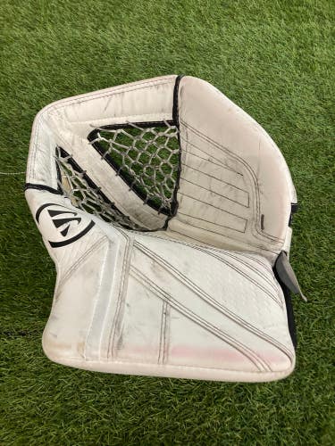 White Senior Warrior Ritual G6 E+ Goalie Gloves & Blockers Regular (Used)