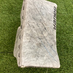 White Intermediate Bauer Vapor 3X Goalie Gloves & Blockers Regular (Used)