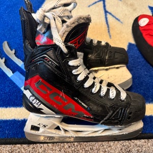 CCM JetSpeed FT670 Skates Reg Width Size 4.5 (Used) + 3 Sets of Blades + HOWIES Blade Covers