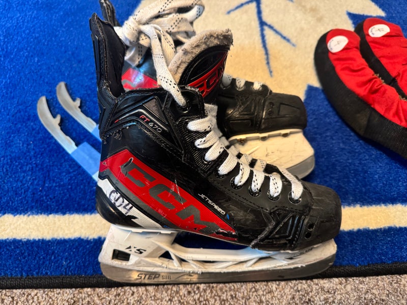 CCM JetSpeed FT670 Skates Reg Width Size 4.5 (Used) + 3 Sets of Blades + HOWIES Blade Covers