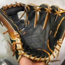 Used Wilson A2000 1788 BB/SB Glove RH Throw Brown 11 1/4" 11605-S000201575