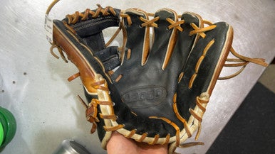 Used Wilson A2000 1788 BB/SB Glove RH Throw Brown 11 1/4" 11605-S000201575