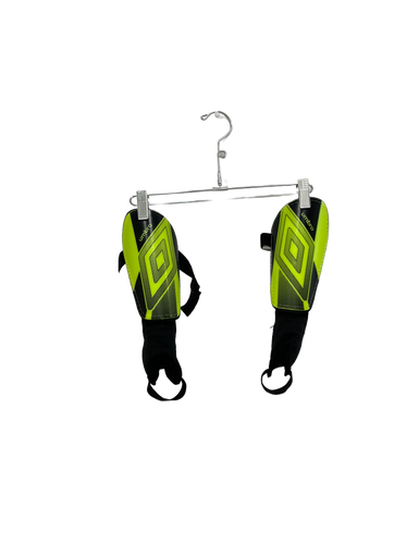 Used Umbro Soccer Shin Guards Adult Black And Optic Yellow MD 11692-S000138855