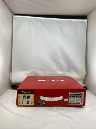 CCM Tacks 9040 Hockey Skates Size 4 (New)