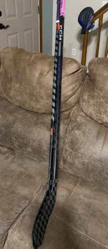 Pair of junior right hand sticks CCM Trigger 7 Pro and Warrior QRE10