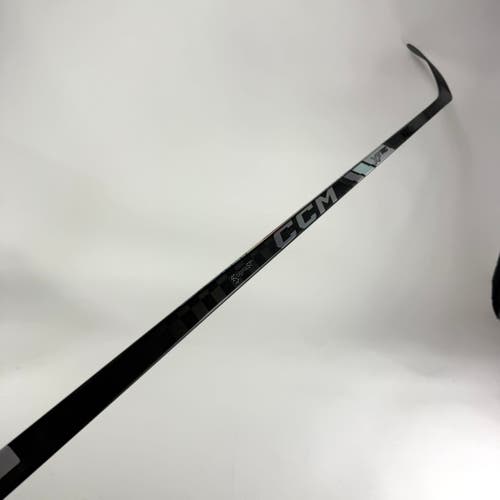 New Right CCM Tacks XF Pro | 85 Flex P28M Curve Grip | E783