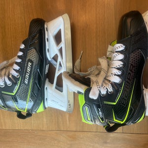 2023 Bauer GSX Hockey Goalie Skates Regular Width Pro Stock Size 2.5 (Used)