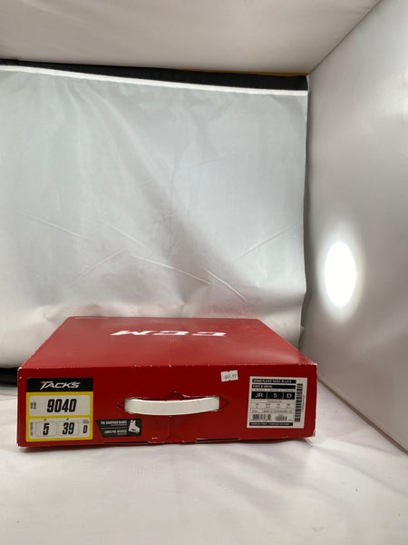 CCM Tacks 9040 Hockey Skates Size 5 (New)
