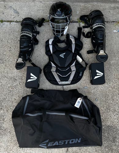 Youth Easton Gametime Catcher's Set AGES 9-12 with Easton Black Bag(Used)