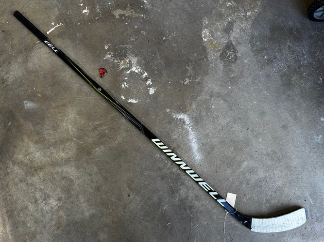 Senior Winnwell Q5 Hockey Stick Right Handed 85 FLEX P119 (Used)