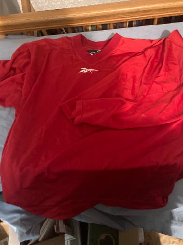 Red Reebok Senior Size 52 Heavy-duty Nylon Hockey Practice Jersey