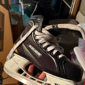 Bauer Supreme 120 Hockey Skates Regular Width Size 6 (New)
