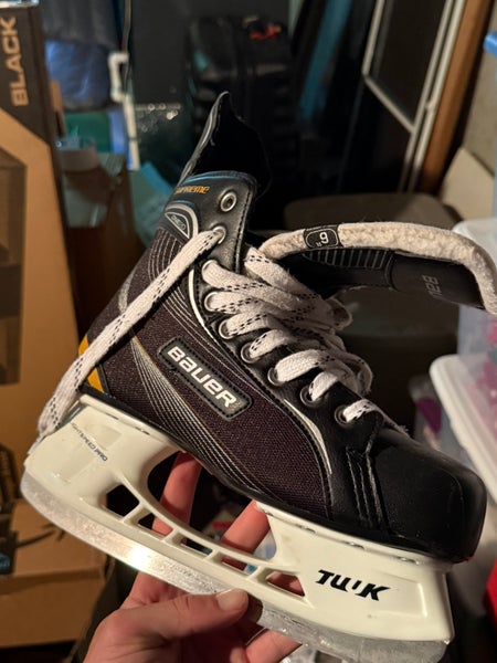 Bauer Supreme 120 Hockey Skates Regular Width Size 6 (New)