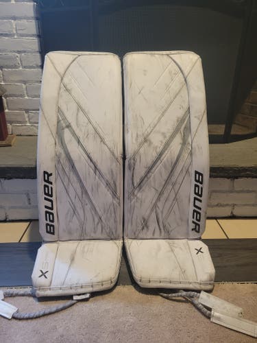 Large Bauer Vapor X5 Pro Goalie Leg Pads (Used)