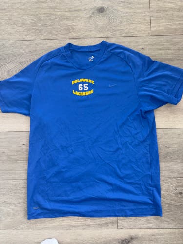Delaware Men's XL Nike Dri-Fit Shirt