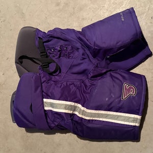Medium Senior Bauer Hockey Pants (Used)