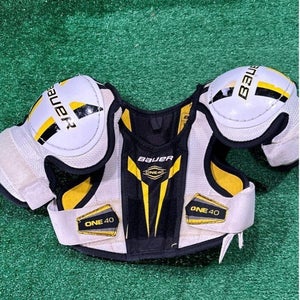 Bauer Supreme One40 Hockey Shoulder Pads Youth Small (S)