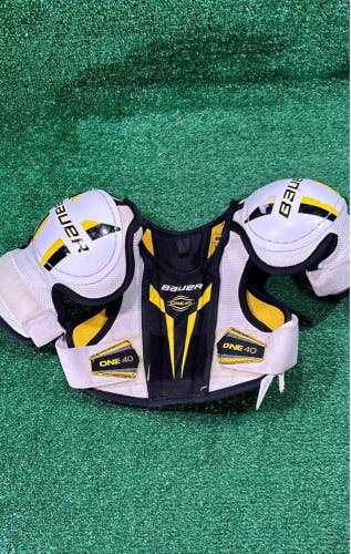 Bauer Supreme One40 Hockey Shoulder Pads Youth Small (S)