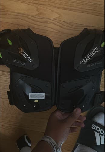 Medium Gear Pro Tec Razor Shoulder Pads (brand New)