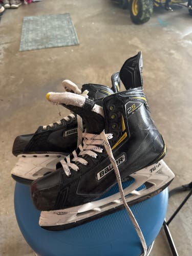 Bauer Supreme 2S Hockey Skates Regular Width   11 (Used)