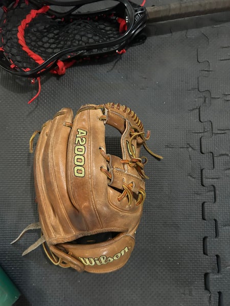Wilson RH Infield A2000 Baseball Glove 11.5" (Used)