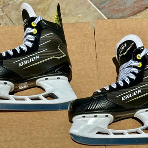 Intermediate Bauer Supreme Hockey Skates