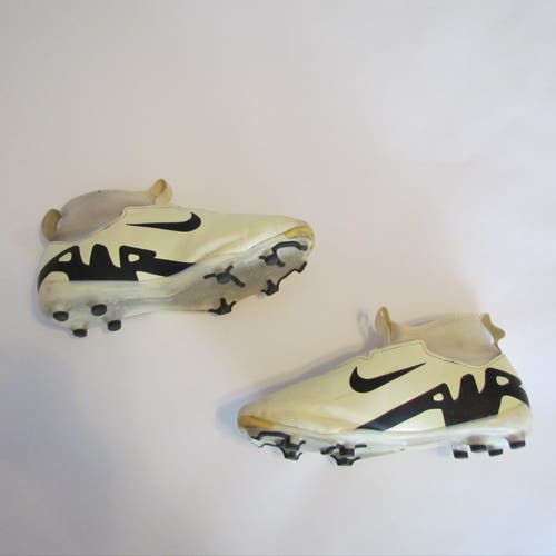 White Kids Size M 5.5 (W 6.5) Nike Mercurial superfly 9 Molded Cleats Cleats (Used)