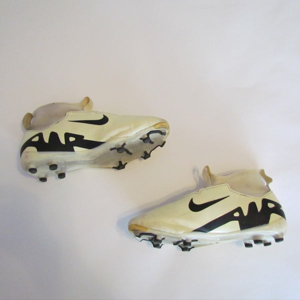 White Kids Size M 5.5 (W 6.5) Nike Mercurial superfly 9 Molded Cleats Cleats (Used)