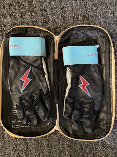 Bruce bolt batting gloves