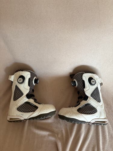Size M 8.0 (W 9.0) Thirty Two Focus Boa Snowboard Boots All Mountain (Used)