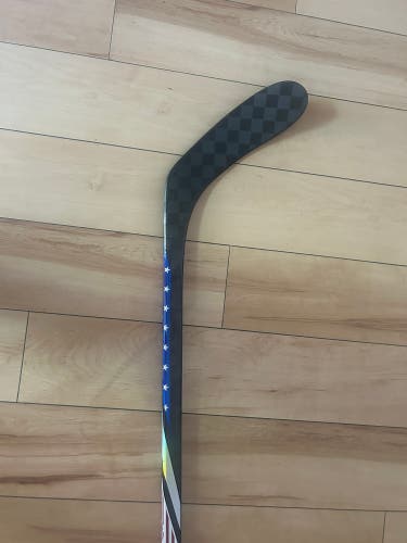 Senior Bauer Nexus Tracer Right Handed Hockey Stick P28  (New)