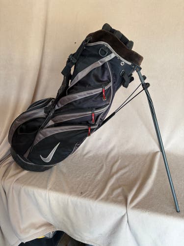 Unisex Nike Bag (Used)