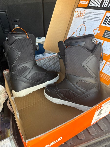 Unisex Size M 7.5 (W 8.5) Thirty Two Snowboard Boots (Used)