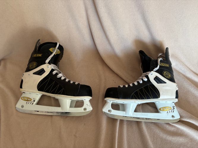 CCM Tacks 352 Hockey Skates Wide Width 10 (Used)