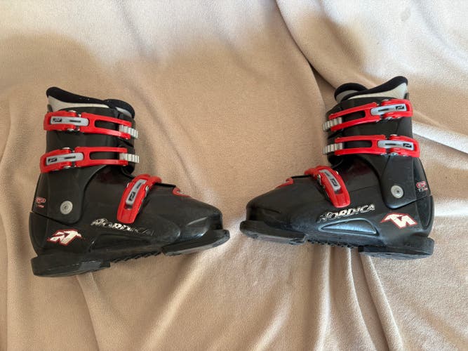 Kid's Nordica All Mountain Gpt3 super Ski Boots (Used)
