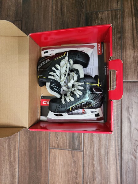 CCM Super Tacks 9370 Hockey Goalie Skates Regular Width 13 (Used)