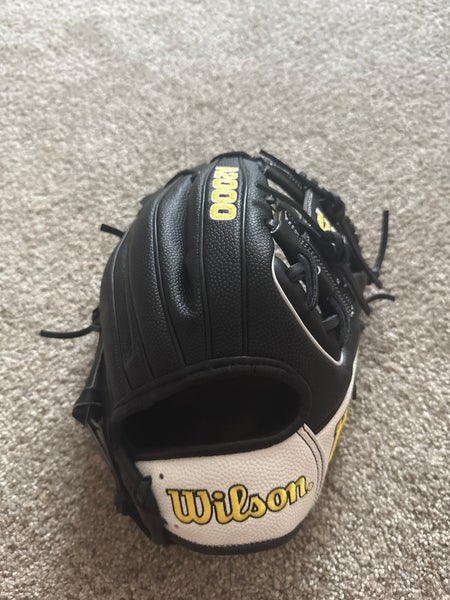 Wilson RH Infield A2000 Baseball Glove 11.5" (New)
