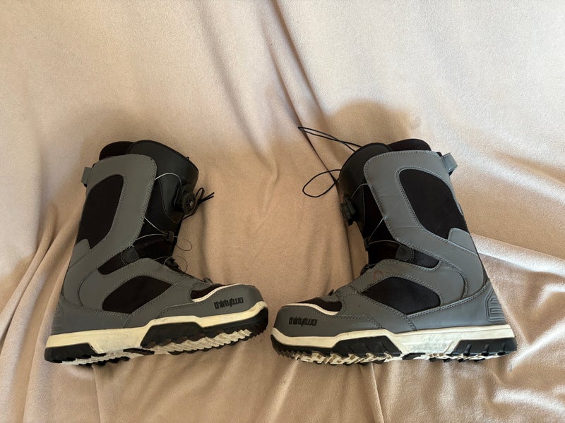 Men's Size M 12.0 (W 13.0) Thirty Two Snowboard Boots All Mountain (Used)