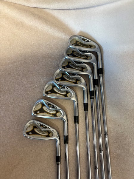 Men's TaylorMade r7 Right Handed Iron Set Uniflex 7 Pieces Steel Shaft (Used)