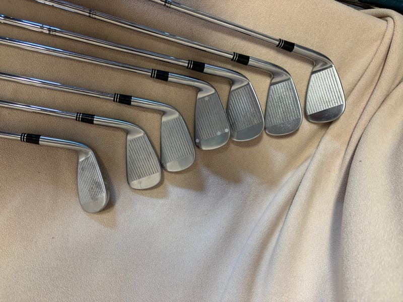 Men's TaylorMade r7 Right Handed Iron Set Uniflex 7 Pieces