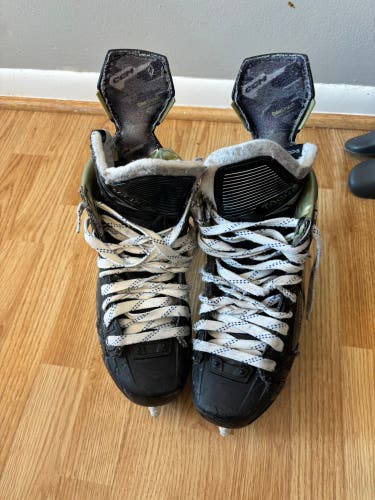 CCM As570 hockey skates