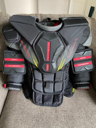 Bauer Vapor Hyperlite 2 Chest Protector basically new XS