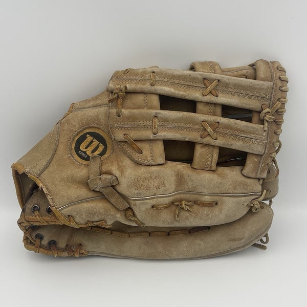 Vintage Wilson A9811 Softball Glove Leather RHT Right Hand Throw - NEEDS REPAIR