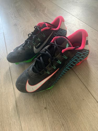 FOOTBALL Men's Adult Size M 10.5 Nike Vapor Edge 360 Molded Cleats - LIKE NEW