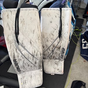 Medium  Bauer Hyperlite 2 Goalie Leg Pads  (Used)