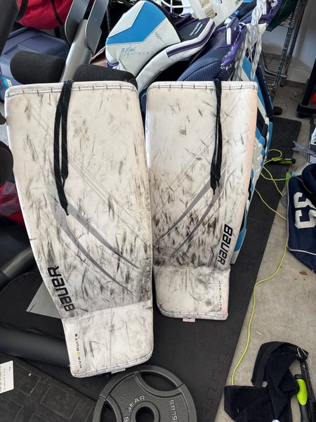 Medium  Bauer Hyperlite 2 Goalie Leg Pads  (Used)