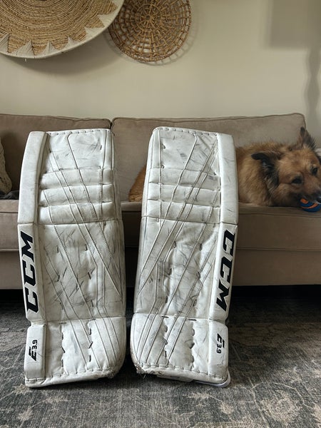 31"  CCM Extreme Flex E3.9 Goalie Leg Pads (Used)