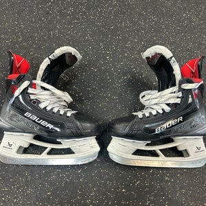 2024 Bauer Vapor 5x pro Hockey Skates Regular Width   Size 3.5 (Used)
