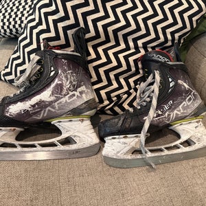 Bauer Hyperlite Skate Size 5 Fit 2 (Used) Comes With Skate Blades